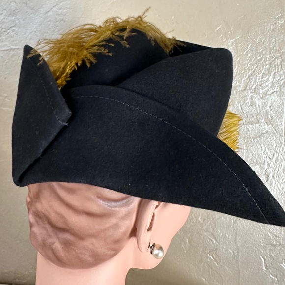 AMAZING 1940s\' BLACK FELT FEDORA WITH GOLD COLORED FEATHER TRIM main image 8